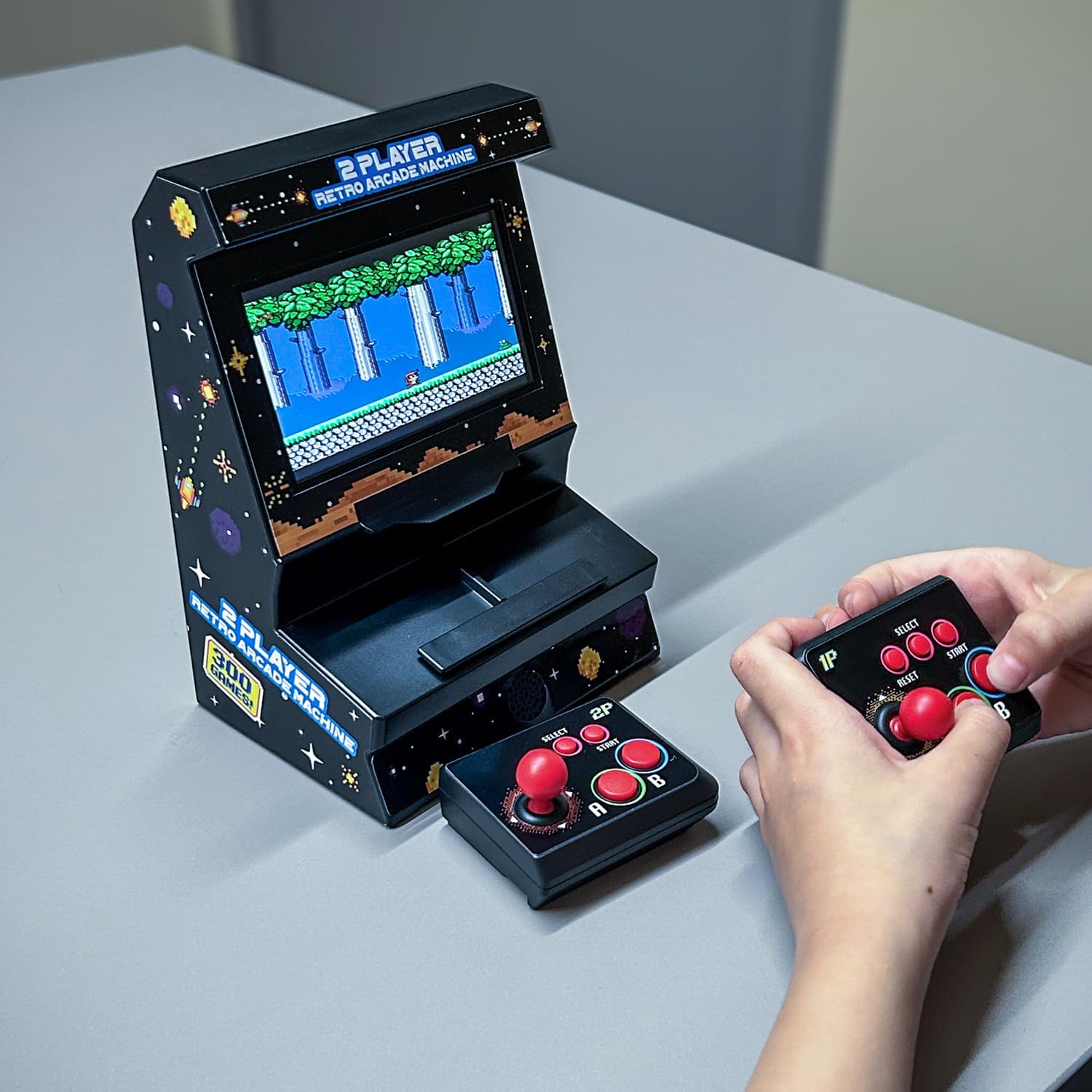 Mini arcade machine with 300 retro games - Wireless mini arcade machine for 2 players - Handheld retro game console with TV connection and 4.3" color display