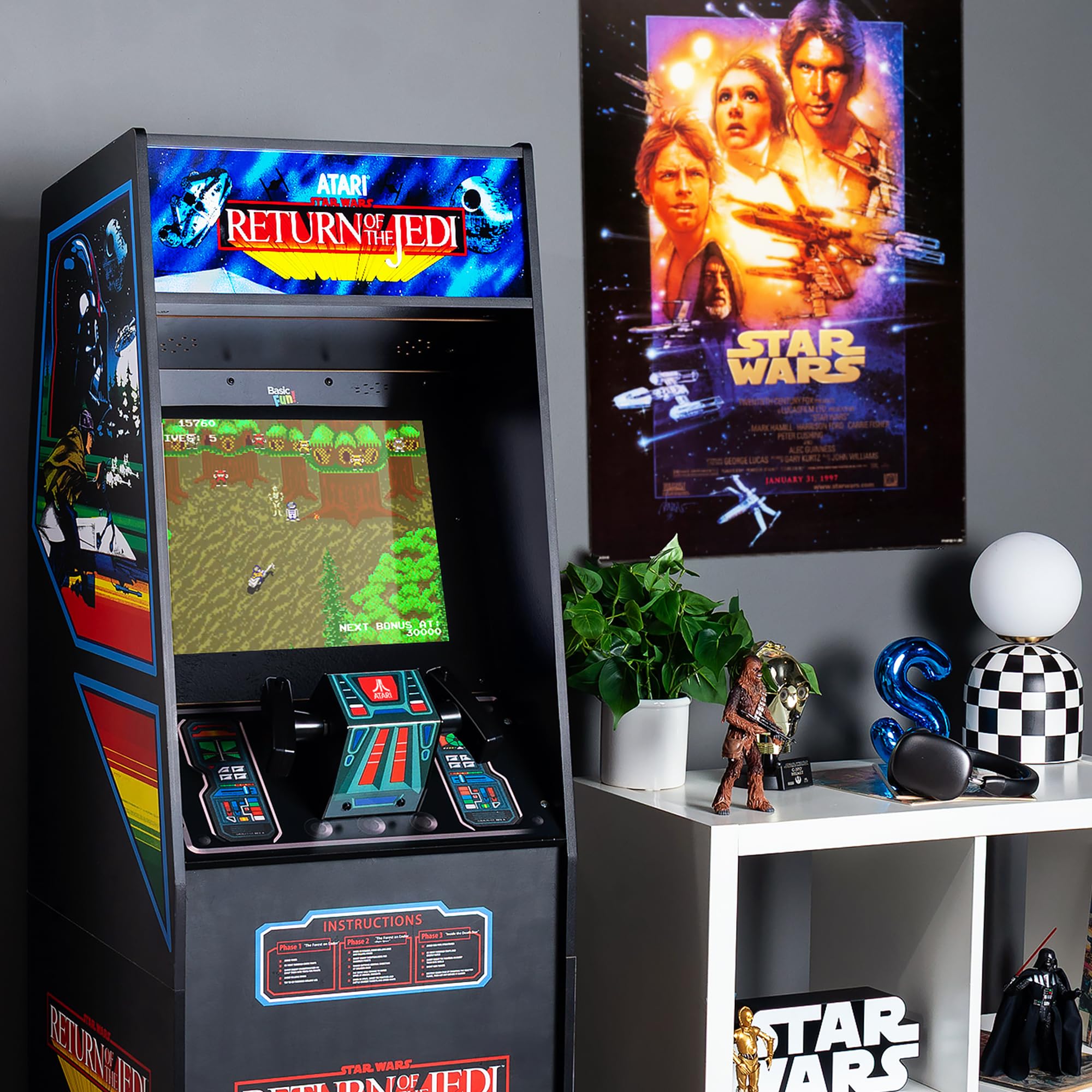 Arcade Classics - WWE Ultra Series Game Machine, 5 Games, 17" Liquid Crystal Screen - Indoor Cabinet, Retro, Gaming Console, Basement Decoration, Man Cave